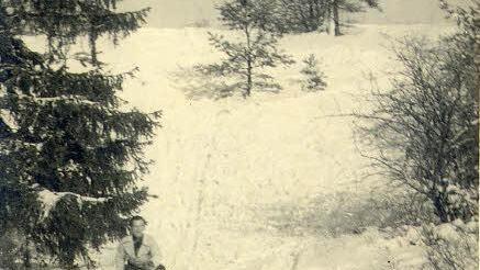 Reinhold Münch genießt die Abfahrt im Winter 1941 von der Kirchleuser Platte zur Friedleinsleite.