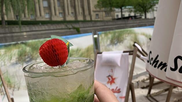 Blick vom Stadtstrand auf den Regentenbau.  Foto: Annett L&uuml;deke