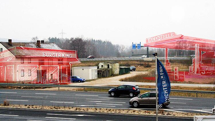 An der Autobahnauffahrt Süd: Das alte Haus, links im Hintergrund, wird abgerissen. Stattdessen wird hier ein kleines Gewerbegebiet entstehen. Foto: Andreas Oswald