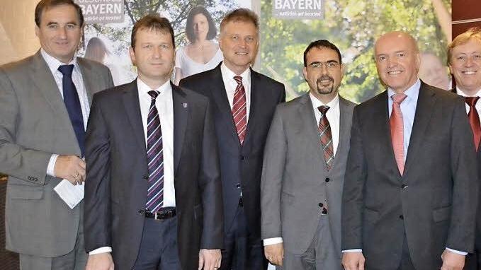 Im großen Kursaal fand der 67. Bayerische Heilbädertag statt. Dabei wurde deutlich, dass Politik und Heilbäder sowie Kurorte noch enger zusammen arbeiten sollten. Das Foto zeigt (von links): Alois Brundobler (stellvertretender Vorsitzender im bayerischen Heilbäderverband), Bad Königshofens Bürgermeister Thomas Helbling, Ministerialdirektor Dr. Hans Schleicher, Klaus Holetschek, Vorsitzender des Bayerischen Heilbäderverbandes, Rhön-Grabfeld-Landrat Thomas Habermann und Bad Königshofens Kurdire...