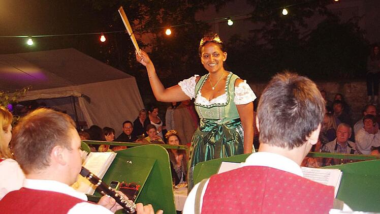 Erste Amtshandlung: Jana Schmidt dirigierte die Musikanten.
