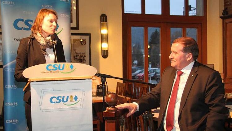 1 Mit viel Charme brachte die Bundestagsabgeordnete Emmi Zeulner ihre Anliegen dem parlamentarischen Staatssekretär Max Straubinger nahe