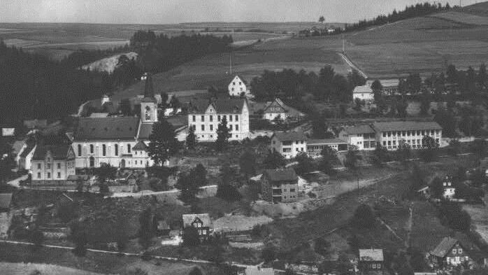 Ein Blick auf die Edgar-Emmert-Schule, damals noch ohne Neubau. Foto: Udo Prell