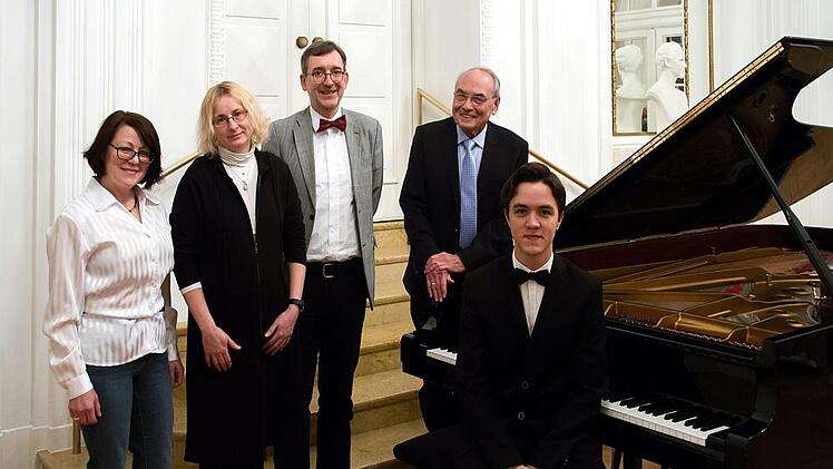 Auf dem Bild sind (von links) Stella Lehrberger, Juliana Jablonskaya, Tilman Schlömp, Kurt Rieder und Alexander Leonov  Foto: Klaus Stebani