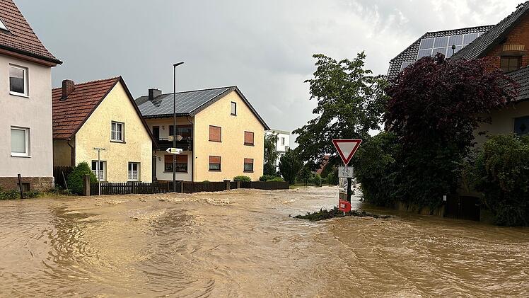 Unwetter in Lichtenfels "von unglaublichem Ausmaß": Straßen in reißende Bäche verwandelt