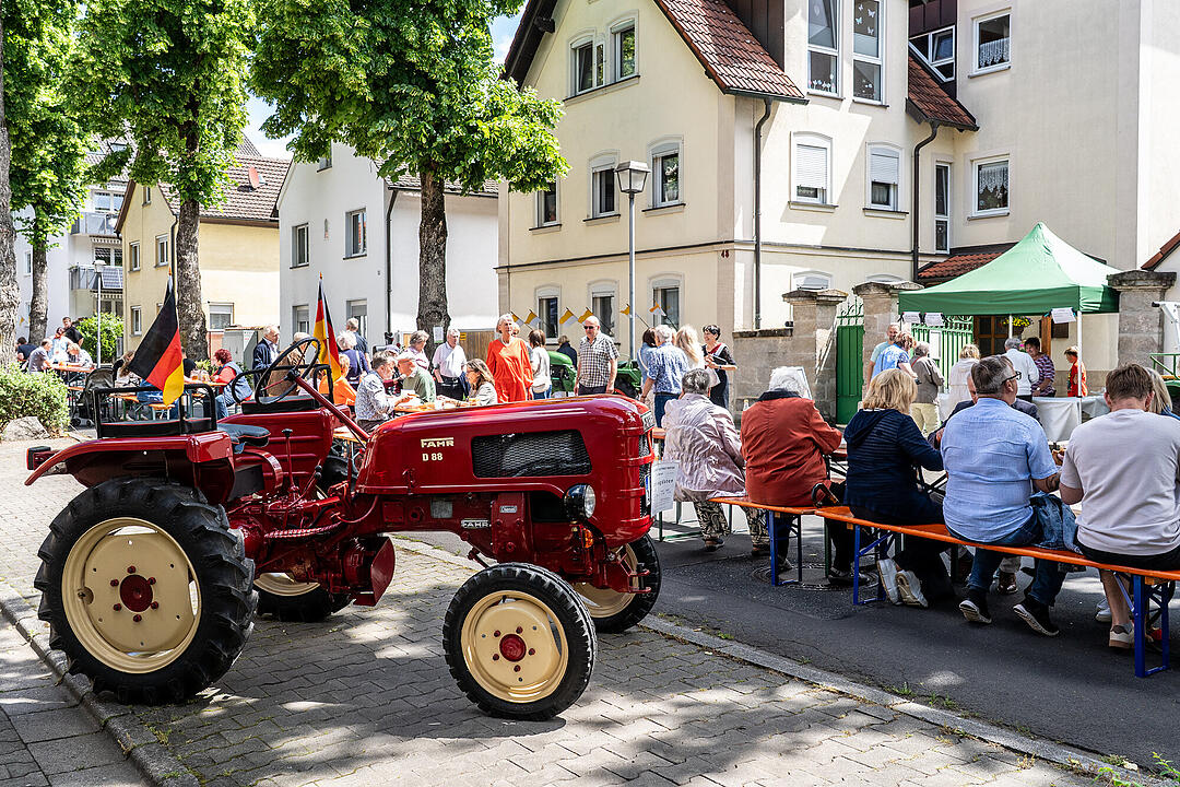 Festliche Genussmeile mit vielen verschiedenen regionalen Spezialit&auml;ten.