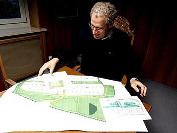 Bürgermeister German Hacker freut sich, dass ab sofort die Vermarktung startet.     Foto: Richard Sänger