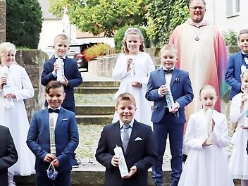 Die Kommunionkinder wurden auf zwei Gruppen aufgeteilt.