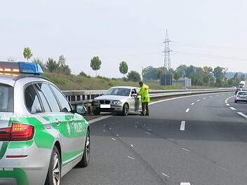 Auf der A73 kam es am Donnerstag zu einem Unfall. Der Unfallverursacher ist weiterhin auf der Flucht - Ermittlungen wurden eingeleitet.Foto: Verkehrspolizeiinspektion Coburg