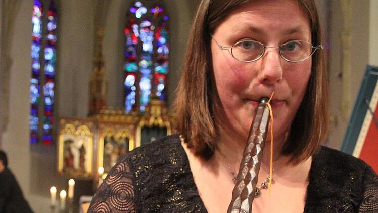 Dorothea Lieb begeisterte mit großer Virtuosität auf dem Zink-Instrument. Dieses Instrument war im 16. und 17. Jahrhundert äußerst beliebt, heute sind solche Instrumente eine Rarität. Das Zink lässt sich am ehesten als Mischung aus Blockflöte und Trompete bezeichnen, allerdings ist es auffällig gebogen. Sonny Adam