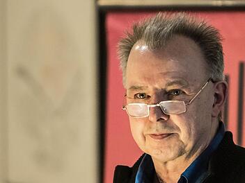 "Coburg liest": Bernd Polster stellte seine entlarvende Biografie des Bauhaus-Gründers Walter Gropius im Kunstverein vor.Foto: Jochen Berger