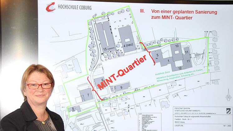 Hochschulpräsidentin Christiane Fritze stellte am Mittwoch die neuen Pläne für den Campus vor. Die derzeitigen Gebäude der Ingenieurwesen/Naturwissenschaften/ Informatik werden abgerissen und es entsteht ein so genanntes MINT-Quartier - wegweisend fürs Lernen in der Zukunft. Foto: Christiane Lehmann
