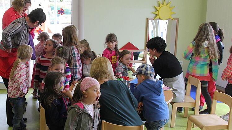 Hell und fröhlich sind nicht nur die Farben der Wände, sondern auch die Gesichter der Kinder. Foto: Gerd Schaar