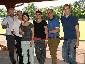 Noch herrscht Ruhe auf dem Sportgelände des SV Rapid Ebelsbach, doch am 11. Juli wird hier "Franken aktiv" stattfinden für 650 Schulkinder von der ersten bis zur fünften Klasse aus der Verwaltungsgemeinschaft Ebelsbach und Eltmann. Zu einem Vorbereitungsgespräch trafen sich (von links) der BLSV-Kreisvorsitzende Andreas Schröck, sein Stellvertreter Gerald Makowski, Daniela Beck, Patrizia Mück, BLSV-Bezirksvorsitzender Günther Jackl und Tobias Ziegler. Die Organisatoren vom SV Rapid haben ganze...