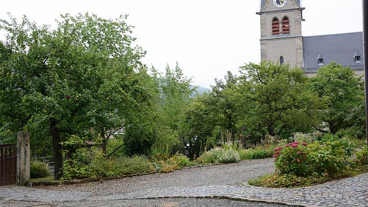 Der Garten der "Alten Villa" am Schießgraben, gleich neben der Stadtpfarrkirche "Unsere Liebe Frau". Foto: Dagmar Besand