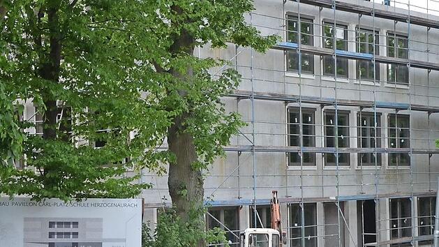 Der Neubau auf dem Gel&auml;nde der Carl-Platz-Schule Foto: bp