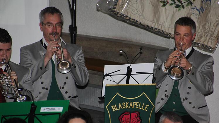 Trompeter der Blaskapelle Pfaffendorf mit Vorsitzenden Robert Klein (hinten rechts). Helmut Will