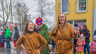 Buntes Faschingstreiben begeistert groß und klein.
