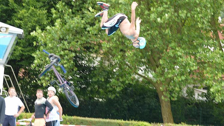 Wassertag beim Jugendfestival YouCo im Aquaria Freibad in CoburgFoto: Ronald Rinklef