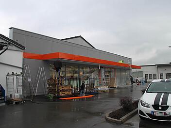 Am neuen Müller-Markt in der Albert-Ruckdeschel-Straße sind die letzten Arbeiten im Gange. Die Filiale wird am 25. Februar eröffnet. Fotos: Alexander Hartmann