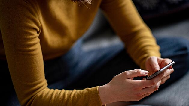 Bei "Cell Broadcast" erhalten Handys einen Warntext, und es ertönt ein lauter Ton. Das soll auf drohende Katastrophen hinweisen.