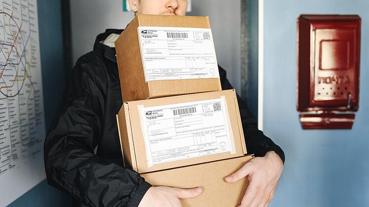 Paketzusteller wird von Empfänger angegangen