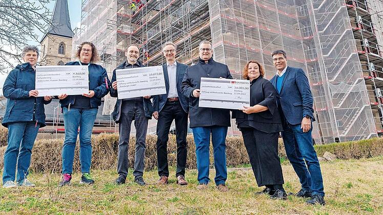 Eva Schurr von den Museen der Stadt Bamberg, Stephanie Wei&szlig; und Dr. Peter Ruderich vom Sprecherrat der G&auml;stef&uuml;hrer, Tourismusdirektor Michael Heger, Finanzreferent Bertram Felix, Kulturreferentin Ulrike Siebenhaar und der stellvertretende Tourismu...