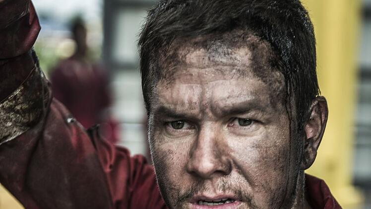 Keine Arbeit f&uuml;r Sauberkeitsfanatiker: Cheftechniker Mike Williams (Mark Wahlberg) steht die Anstrengung der Arbeit ins Gesicht geschrieben.