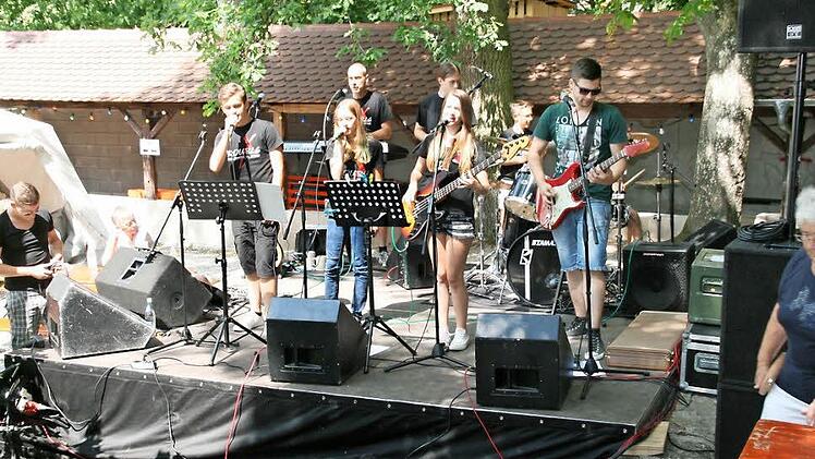 Für neue Töne auf dem Kellerberg sorgten Trouble X in Aktion. Fotos: Hans Joachim Leiss