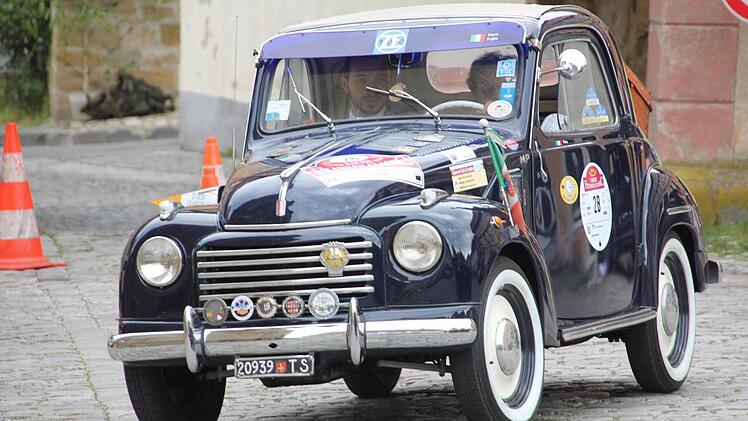 Eines der kleinsten Fahrzeuge im Teilnhemerfeld: ein Fiat Topolino (Baujahr 1948)