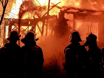Ein Wohnhaus in Wilhelmsdorf im Landkreis Neustadt/Aisch-Bad Windsheim ist in der Nacht zum ersten Weihnachtsfeiertag niedergebrannt.   News5/Friedrich