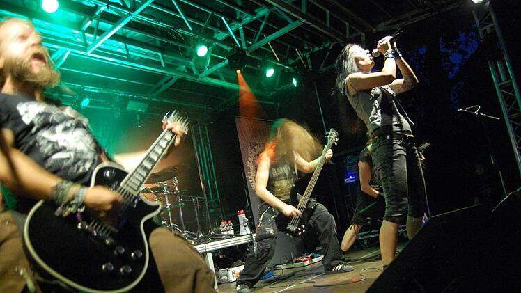 Die unumschränkten Headliner des diesjährigen Summerblast Festivals, die extra aus Hannover angereiste und Wacken erprobte Formation Cripper. Foto: Rolf Krebs