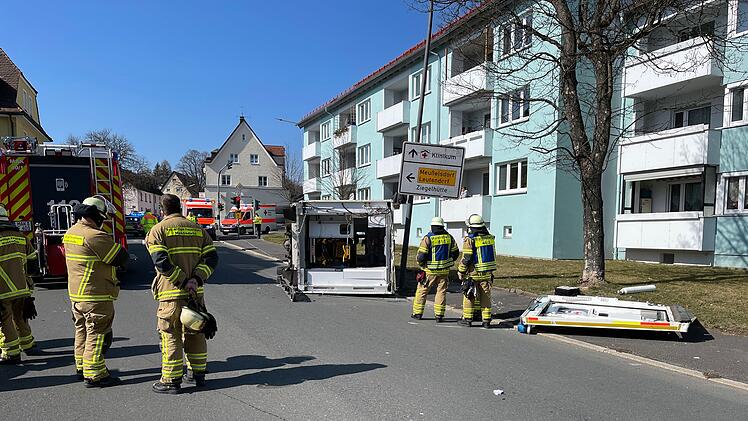 Marktredwitz: Rettungswagen auf Einsatzfahrt verunglückt