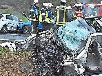 Ein Bild des Schreckens: Ein schwerer Verkehrsunfall ereignete sich am Donnerstagmorgen bei Wollbach.