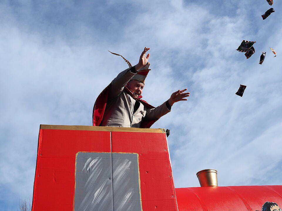 Buntes Faschingstreiben lockte tausende Besucher an.