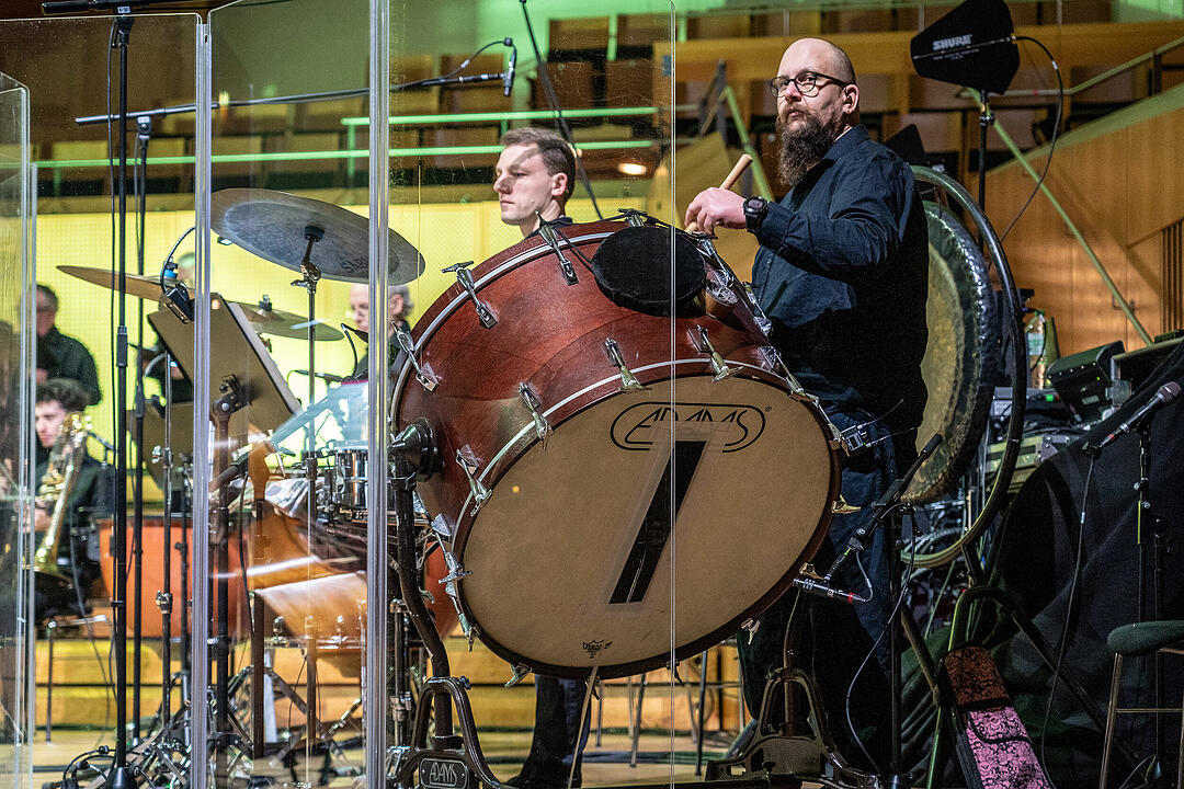 Großes Orchester, Solisten und Sänger!