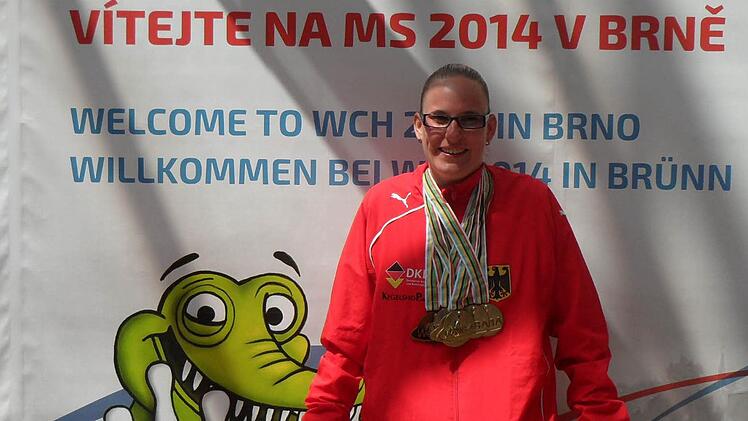 Sina Beißer mit ihren fünf Gold- und einer Bronzemedaille bei den Weltmeisterschaften in Brünn Foto: privat