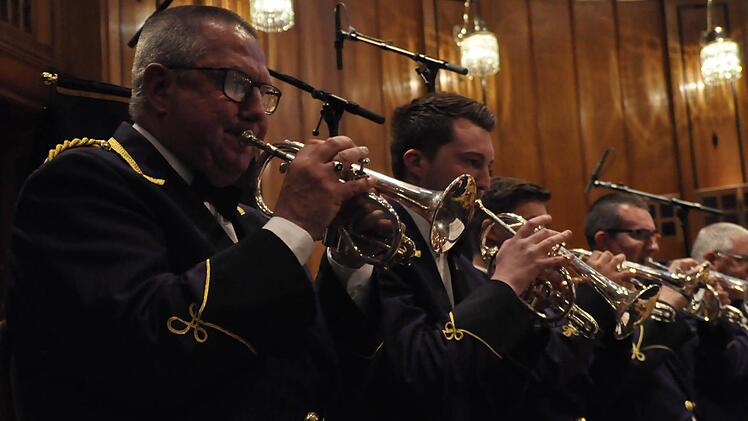 The Brighouse & Rastrick Brass Band aus West Yorkshire (England) hat einen erstklassigen und beeindruckenden Ruf als Konzertorchester. Mit ihren Interpretationen riss sie die Zuhörer bei einem Galakonzert von den Stühlen. Foto: Peter Klopf