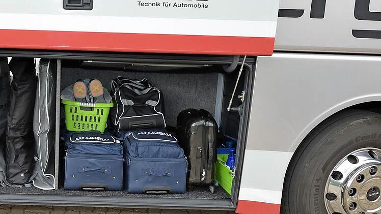 Viel Gepäck ist bei jeder Auswärtsfahrt mit dabei