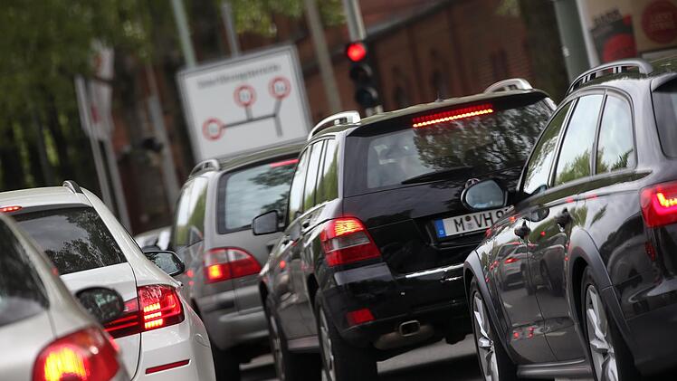 Über 16 000 Pendler verlassen den Landkreis Bad Kissingen, um zu ihrer Arbeitsstätte zu fahren. Symbolfoto: Stephan Jansen/dpa