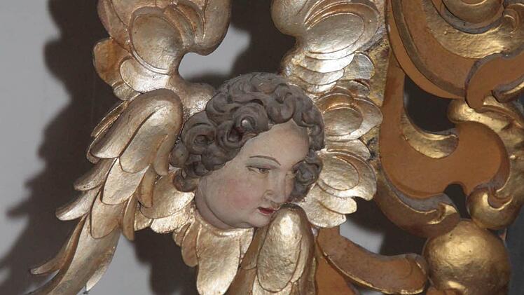 Am Buchauer Altar finden sich außergewöhnlich viele Engel-Darstellungen. Foto: Jürgen Gärtner