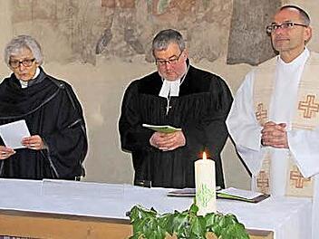 Diplom-Theologin Christl Grünberg (alt-katholisch), Dekan Roland Huth (römisch-katholisch) und Dekan Christoph Liebst (evangelisch-lutherisch) beim ökumenischen Gottesdienst  Foto: Martin Koch