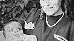 Harry mit seiner Mutter - ein Foto mit Seltenheitswert.