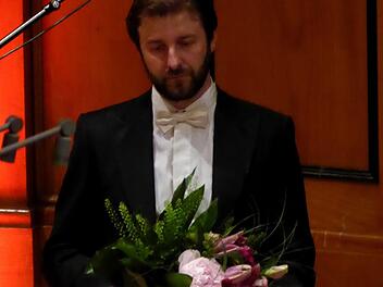 Blumen für den Pauker. Foto: Ahnert