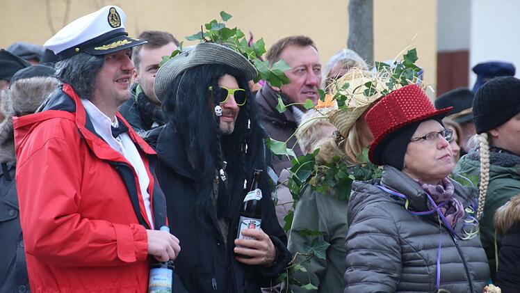 Auch das Publikum war bunt kostümiertMatthias Einwag