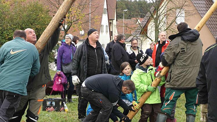 Baumaufstellen in Buch bei Weisendorf