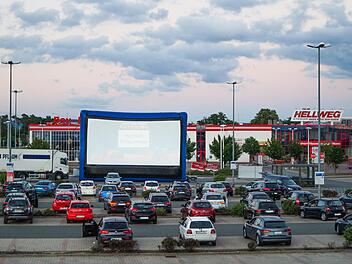 Noch bis 12. Juli kommen Cineasten beim Autokino am "Market-Markt" in Hallstadt auf ihre Kosten. Foto: Ramona L&ouml;ffler