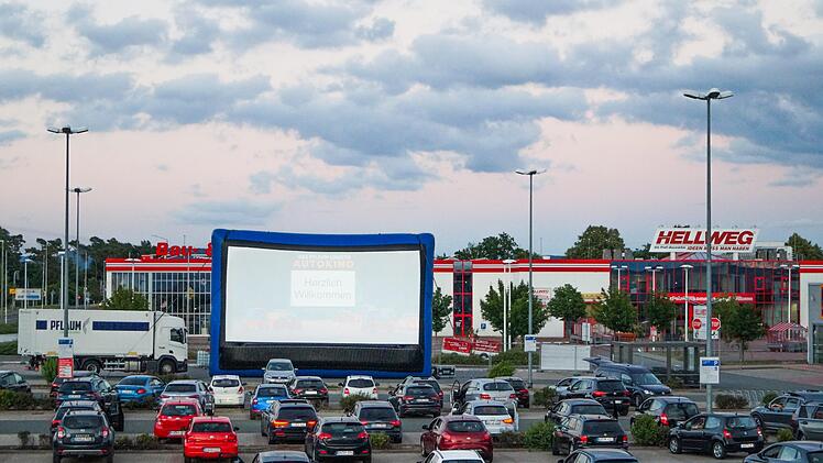 Noch bis 12. Juli kommen Cineasten beim Autokino am "Market-Markt" in Hallstadt auf ihre Kosten. Foto: Ramona Löffler