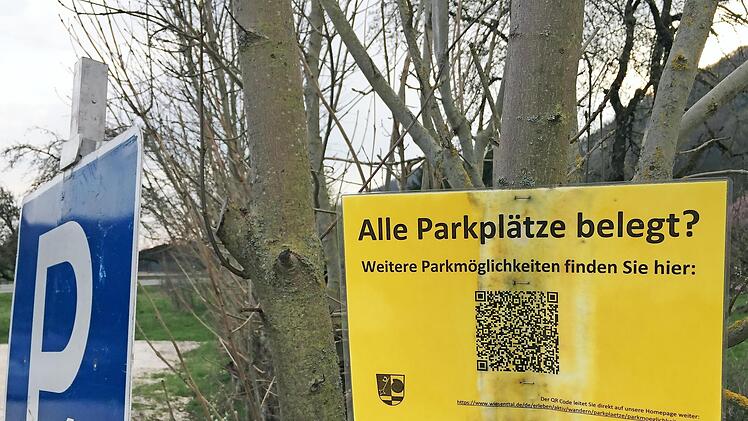 Die vielen Besucher mit Auto versucht der Markt Wiesenttal mit einem kleinen Parkleitsystem zu lenken.