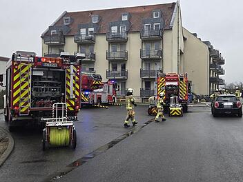 Alarm in Bamberg: Feuerwehr &ouml;ffnet T&uuml;r und findet bewusstlose Person